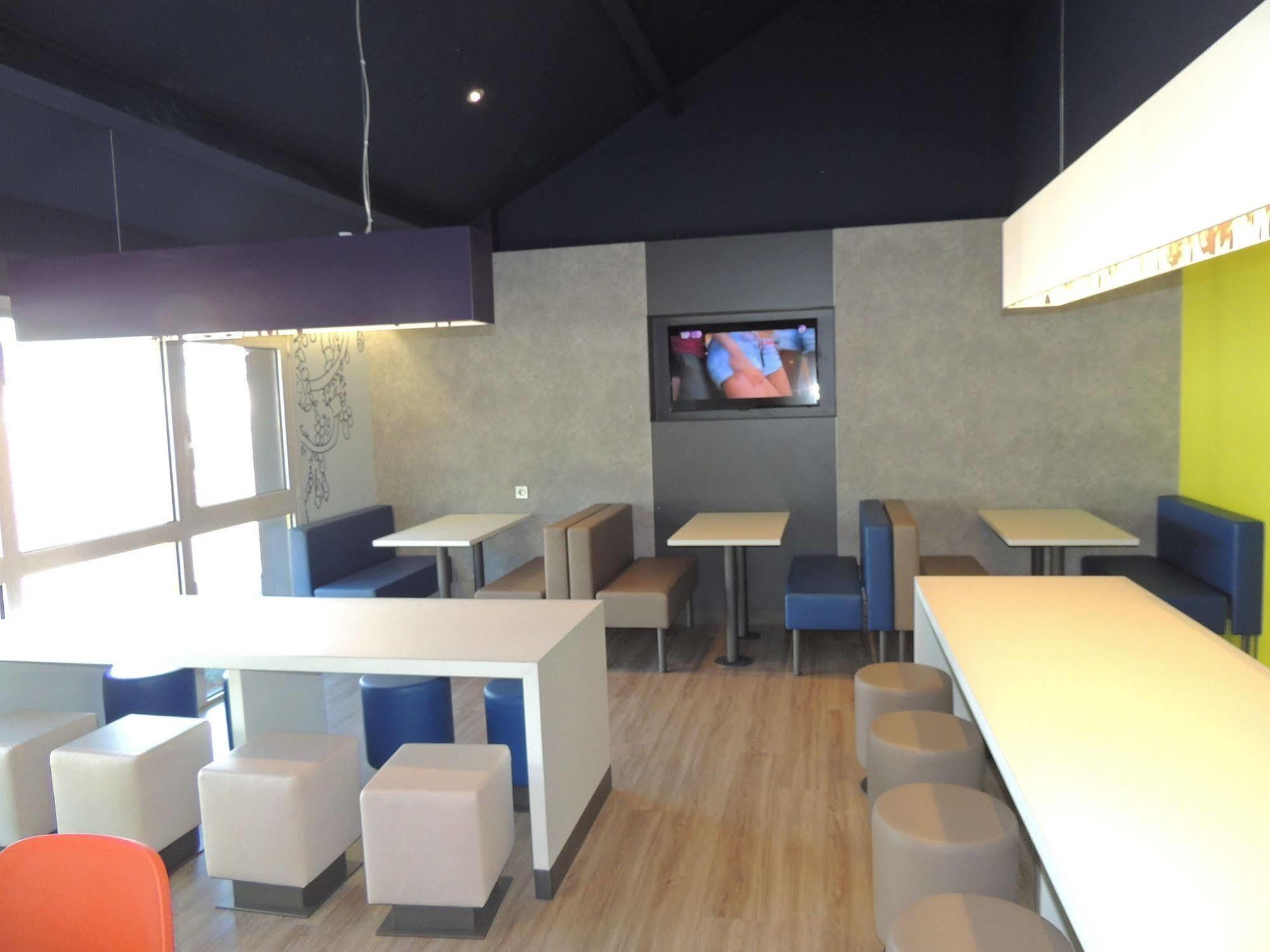 南特圣卢斯宜必思经济酒店 卢瓦尔河畔圣吕斯 外观 照片