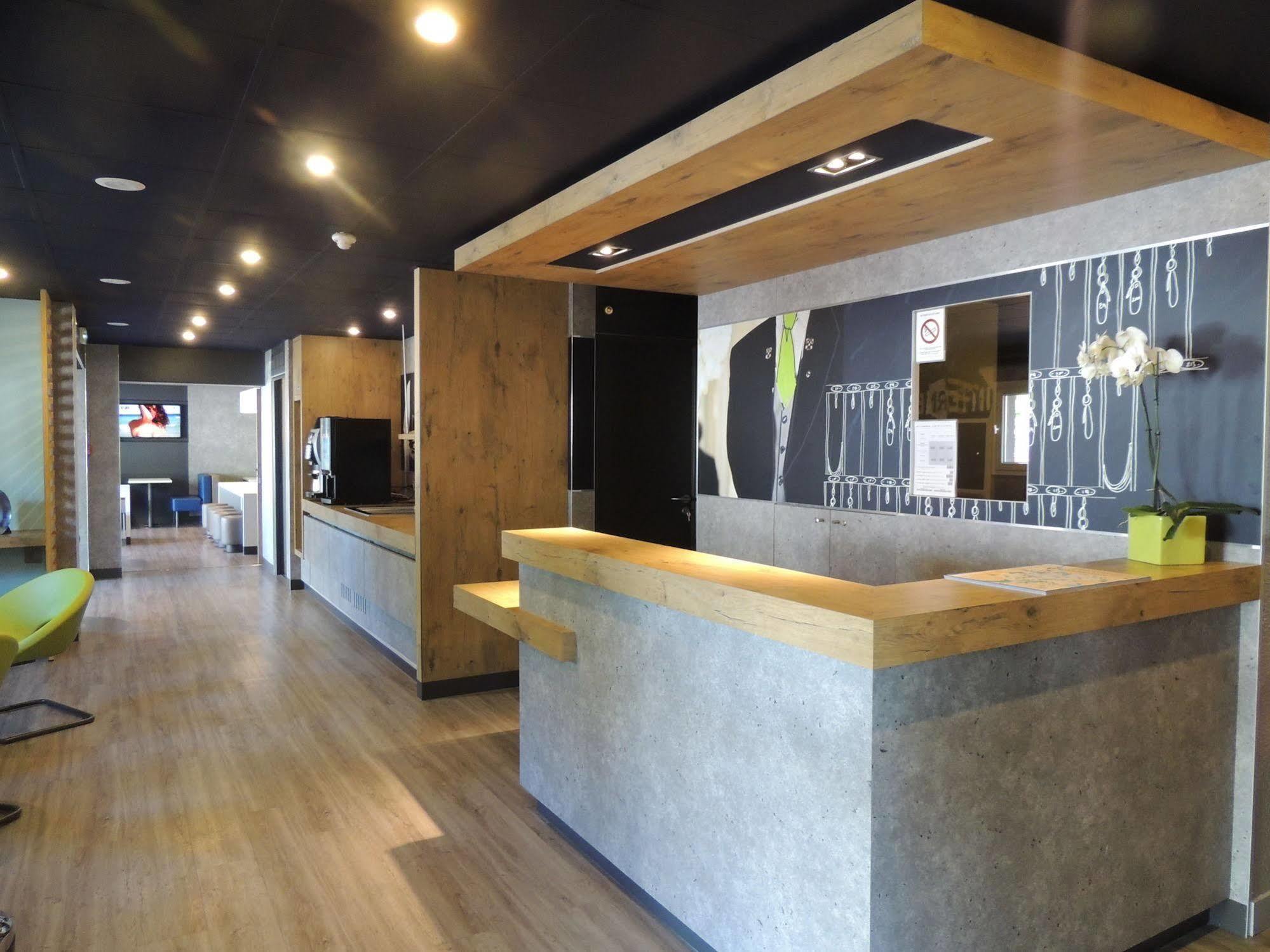 南特圣卢斯宜必思经济酒店 卢瓦尔河畔圣吕斯 外观 照片